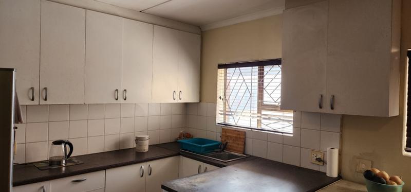 2 Bedroom Property for Sale in Goodwood Central Western Cape